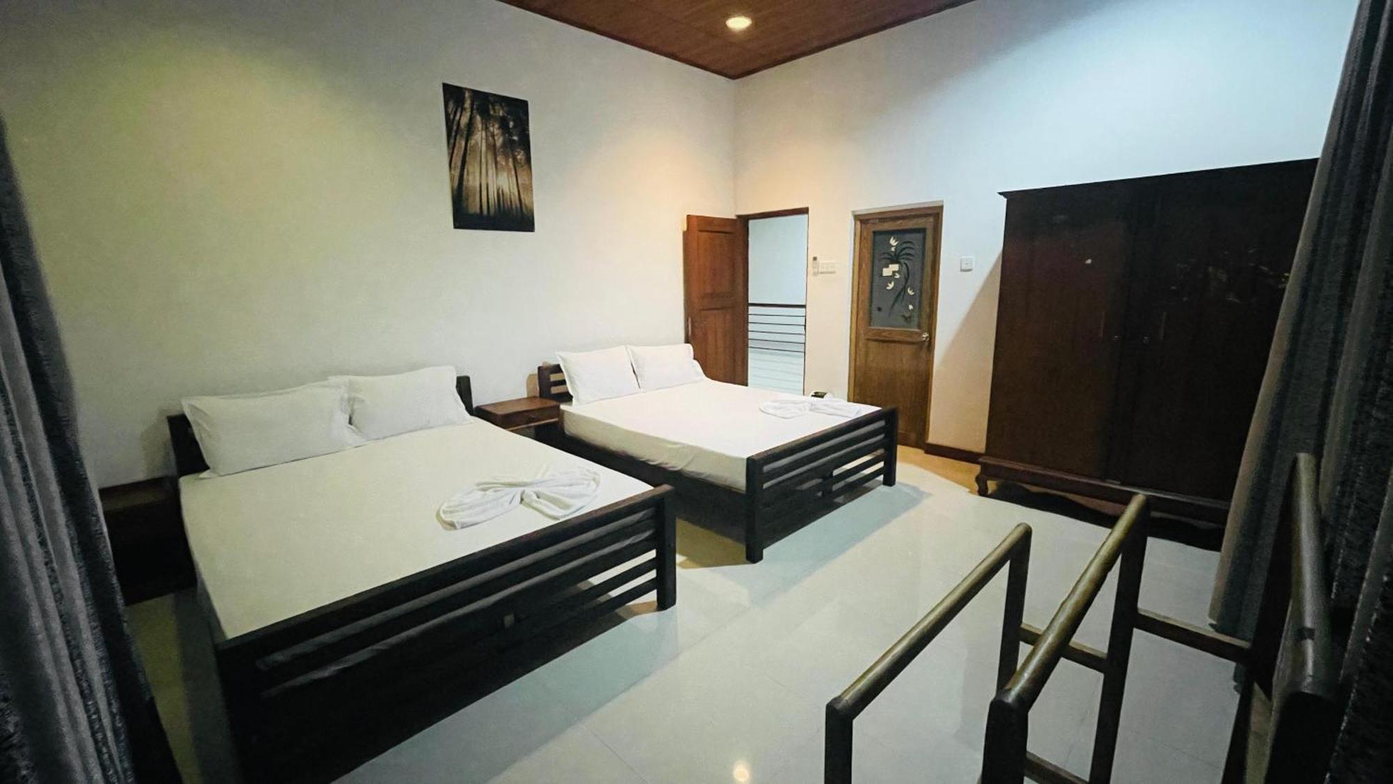 Anuradhapura Hotels Bagian luar foto