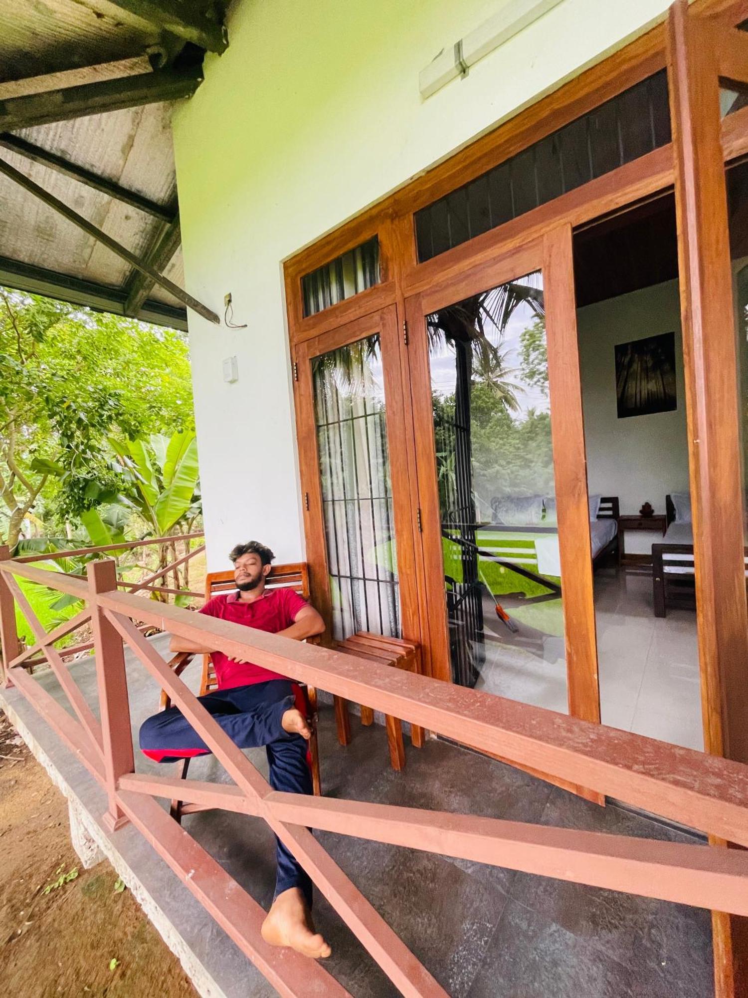Anuradhapura Hotels Bagian luar foto