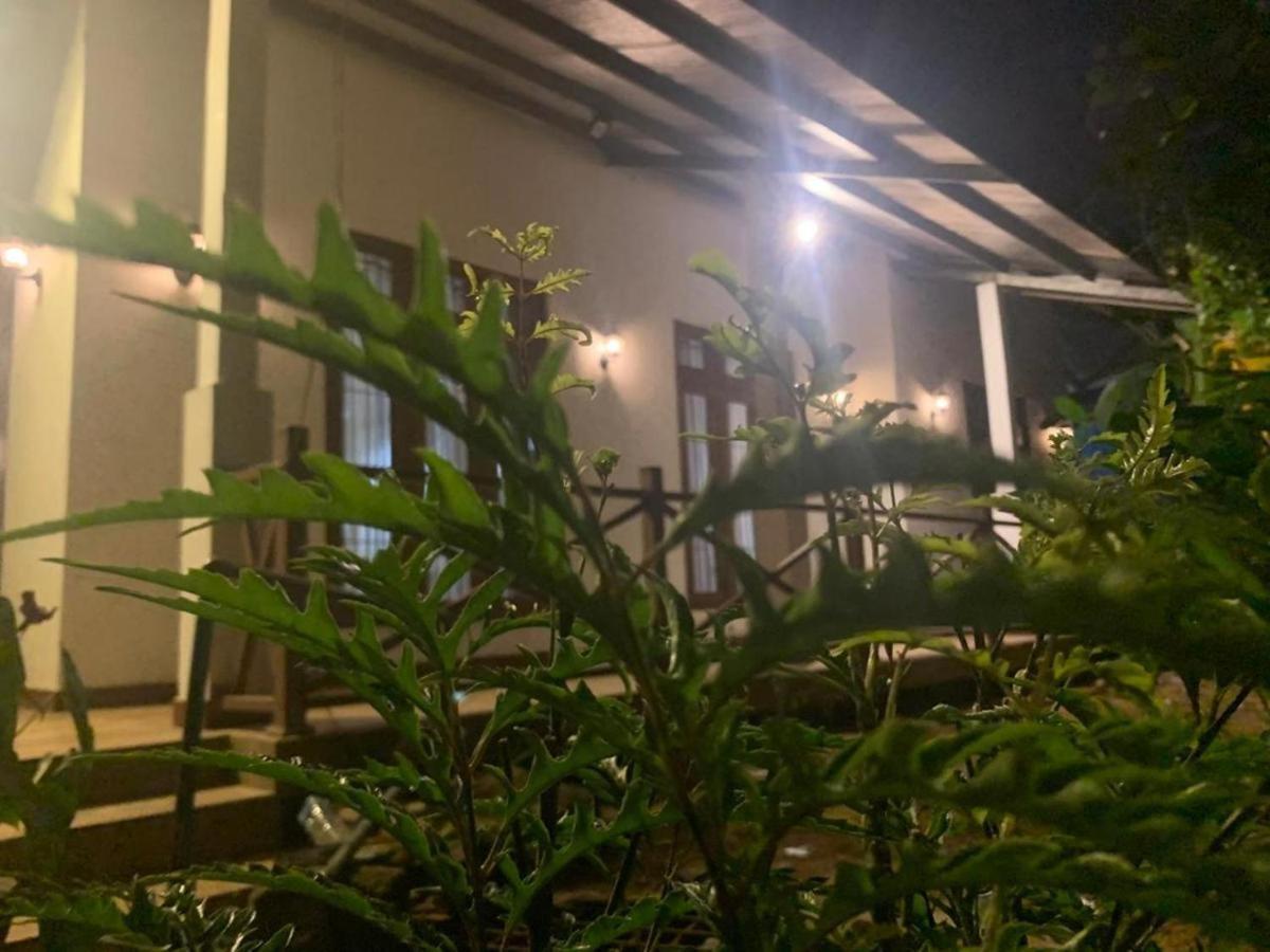 Anuradhapura Hotels Bagian luar foto