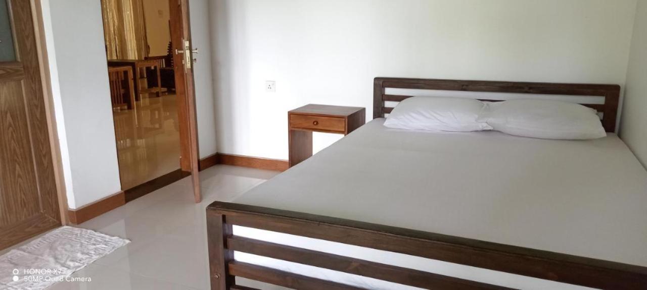 Anuradhapura Hotels Bagian luar foto